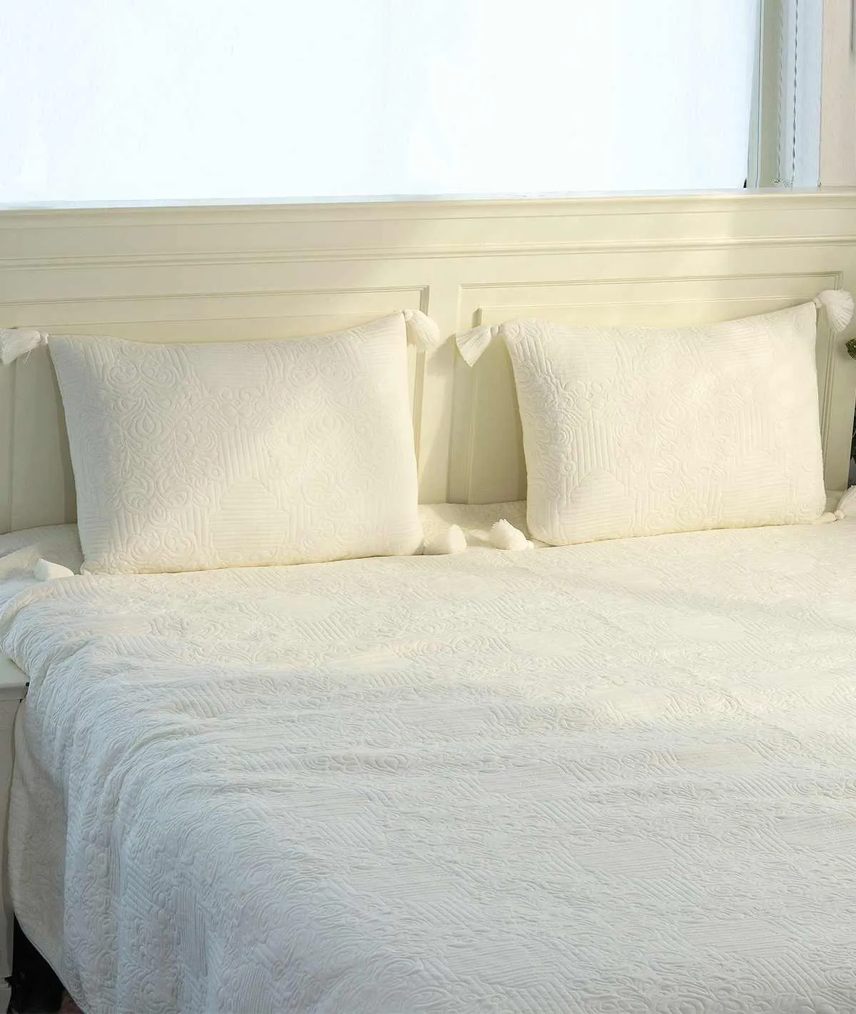 Antique Ivory Color 100% Cotton Knitted King Size Bed Cover with 2 Pillow Cover Set