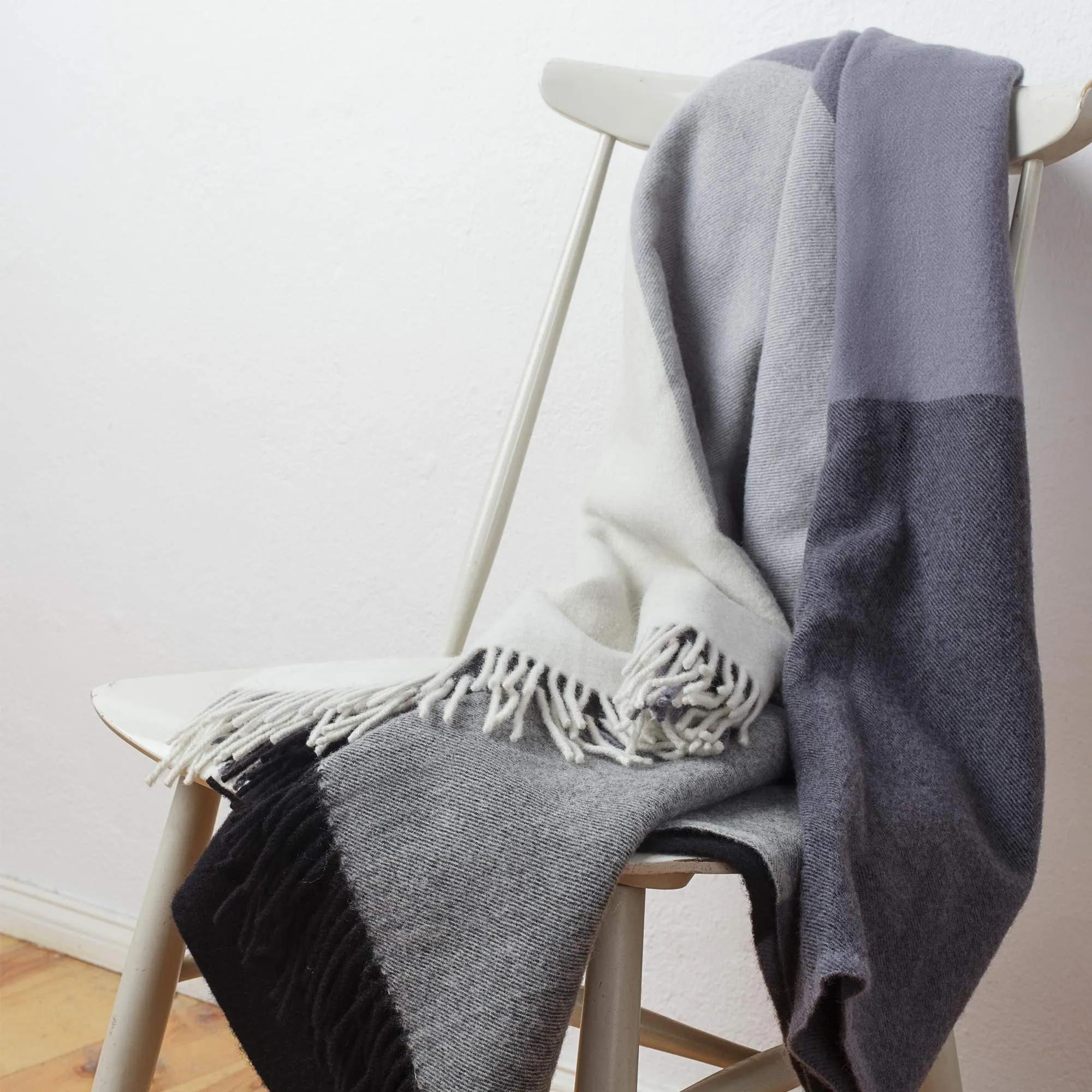 Caracas Merino Blanket [Black/Grey/Cream]