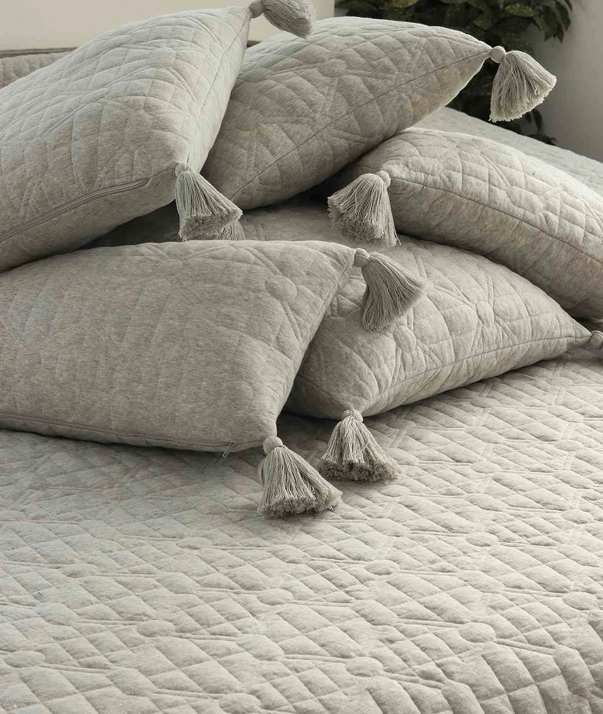 Diamond Linked Vanilla Grey Melange & Natural 100% Cotton Knitted With Polyester Filled King Size Bed Cover With 2 Pillow Covers and 3 Cushion Covers (Set Of 6)