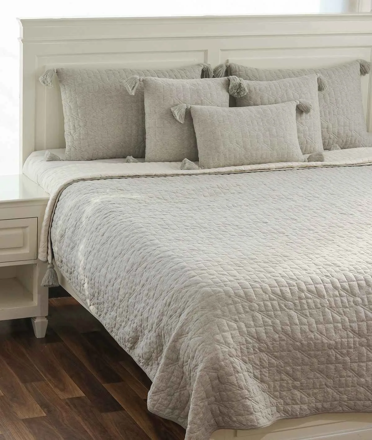 Diamond Linked Vanilla Grey Melange & Natural 100% Cotton Knitted With Polyester Filled King Size Bed Cover With 2 Pillow Covers and 3 Cushion Covers (Set Of 6)