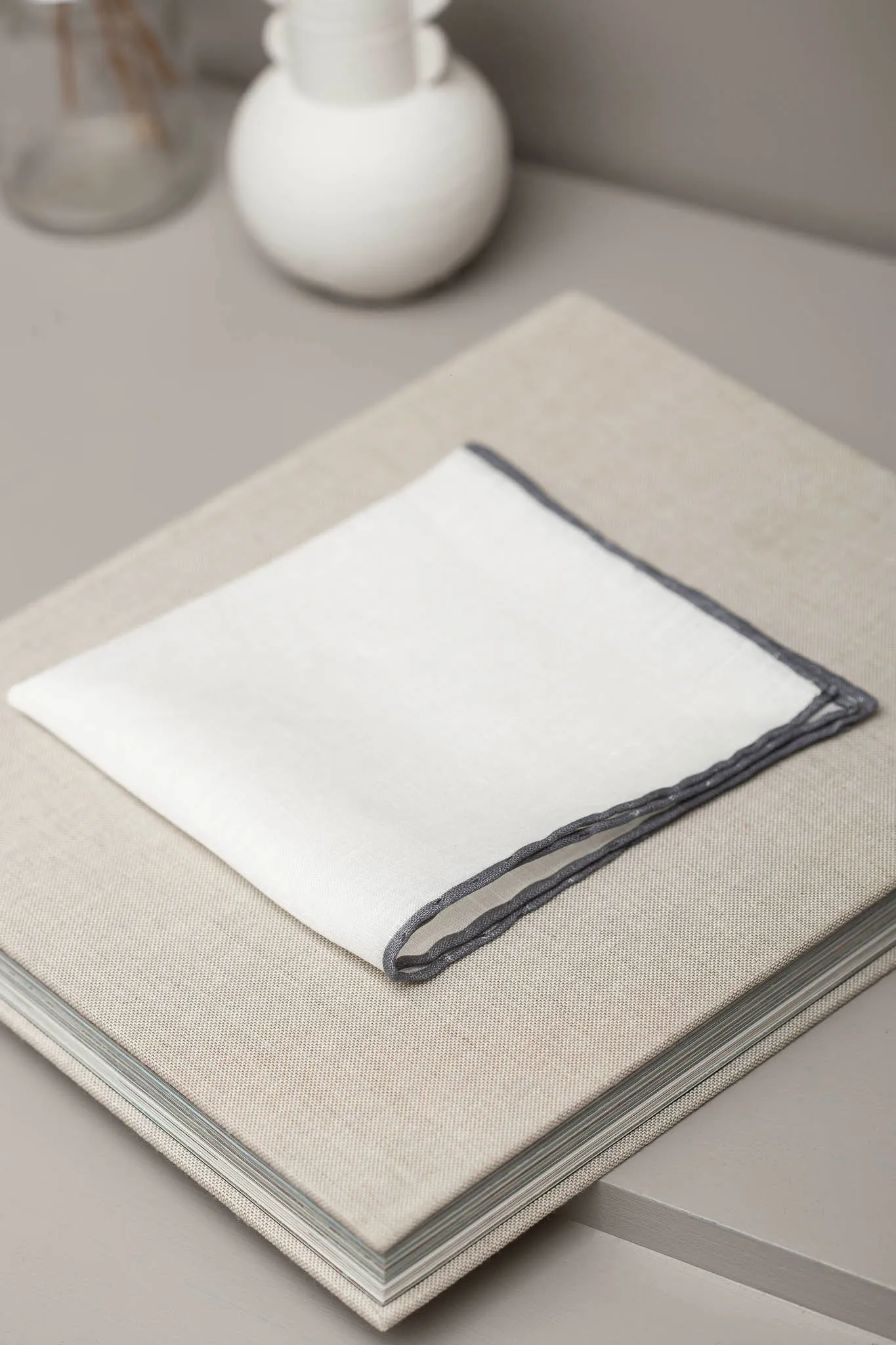 WHITE/GREY LINEN POCKET SQUARE - Made in Italy